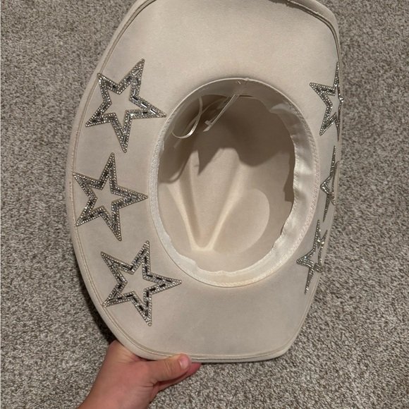 Classic Cream Western Hat - Picture 2 of 5
